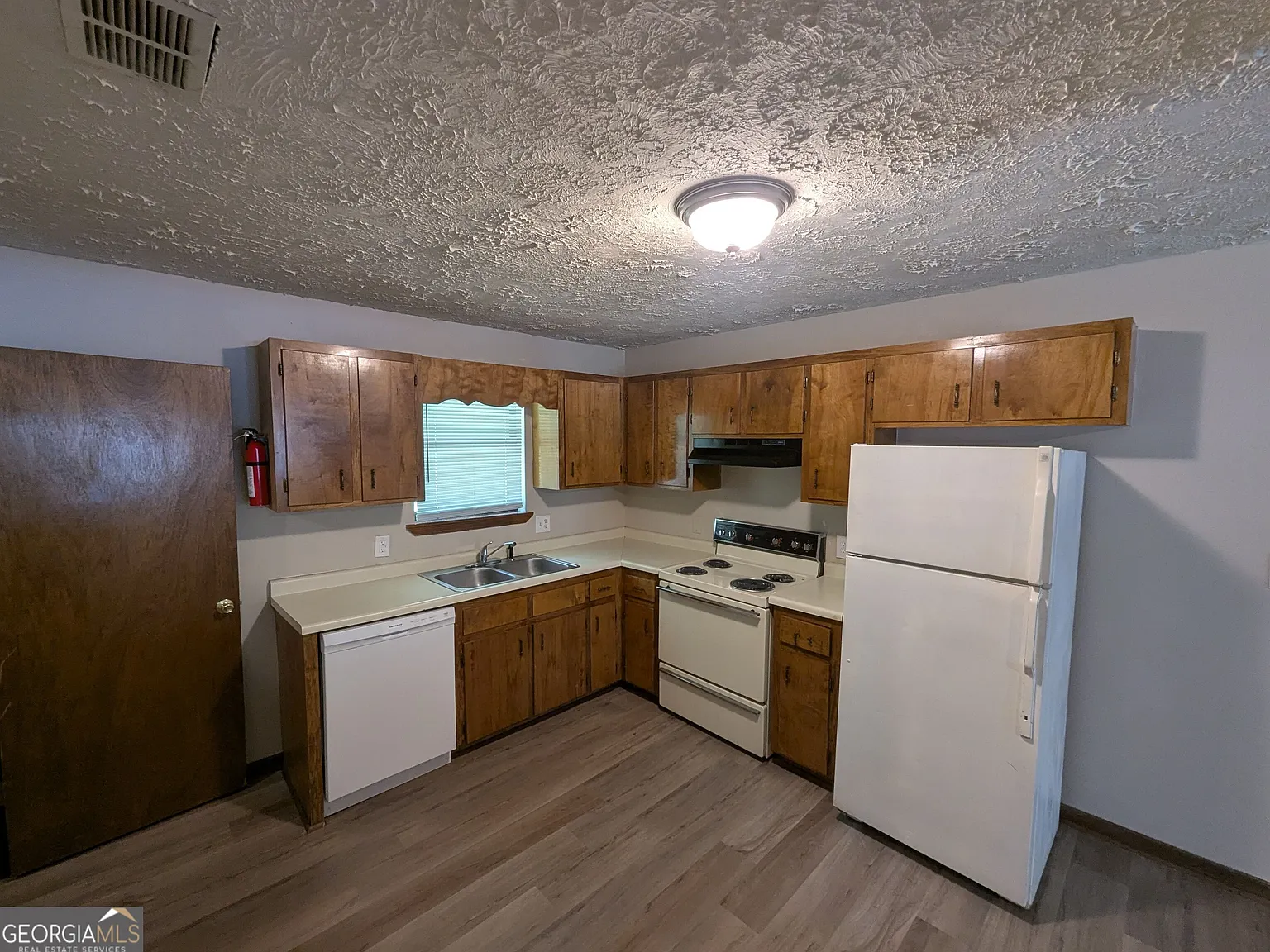 2 bed, 1.0 bath, 881 sqft, $1,100 — Photo 1