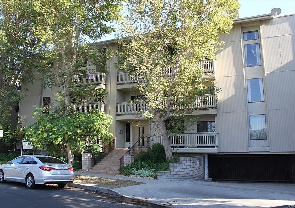 1st image of 16022 Moorpark St APT 305