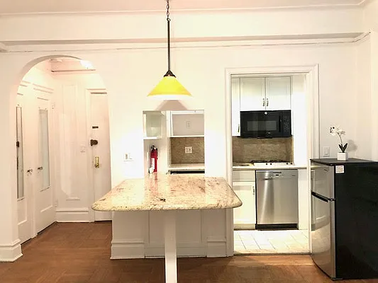 Rented by Buchbinder & Warren | media 18