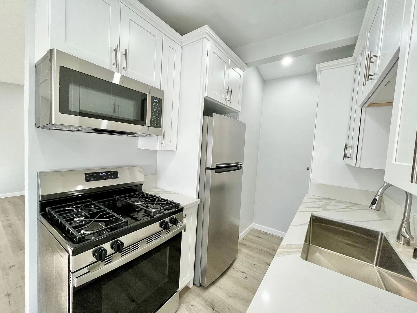 Newly Remodeled 1bd/1bth withA/C, Private Patio and Assigned Parking! — Photo 3