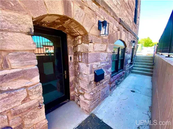 311 S Lakeshore Blvd, Marquette, MI 49855