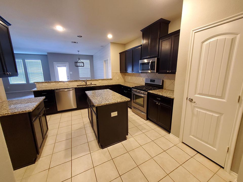 1st image of 1012 Lake Meadow Ln