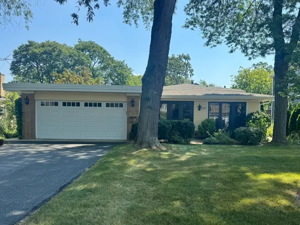 1337 Knollwood Rd, Deerfield, IL 60015