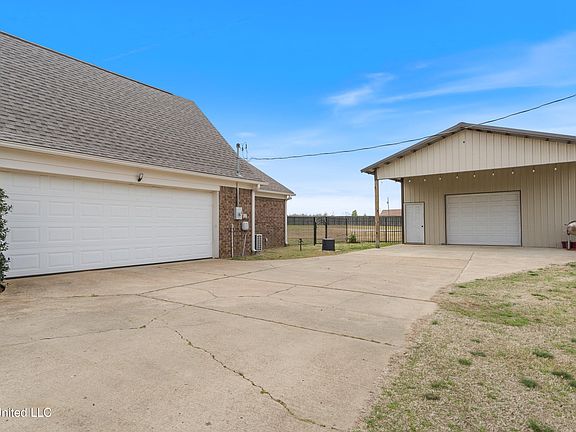 3rd image of 318 Coldwater Bnd