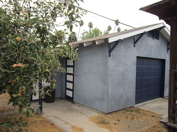 4th image of 128 S Serrano Ave