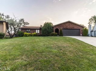 18 Chatsford Ct, Bloomington, IL