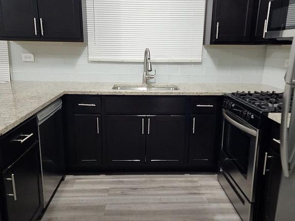 5th image of 3056 N Kostner Ave #2E