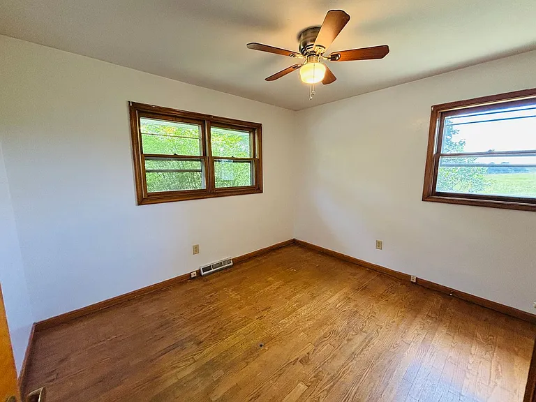 115 Lucas St — Photo 11