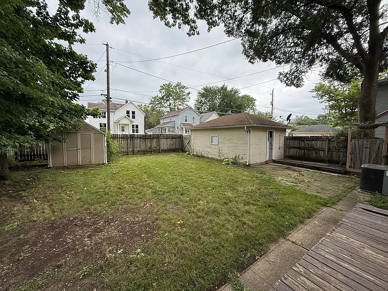 403 Englewood Ct — Photo 26