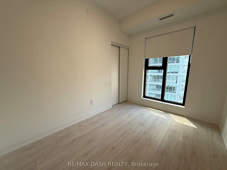 20 Soudan Ave #901 — Photo 9