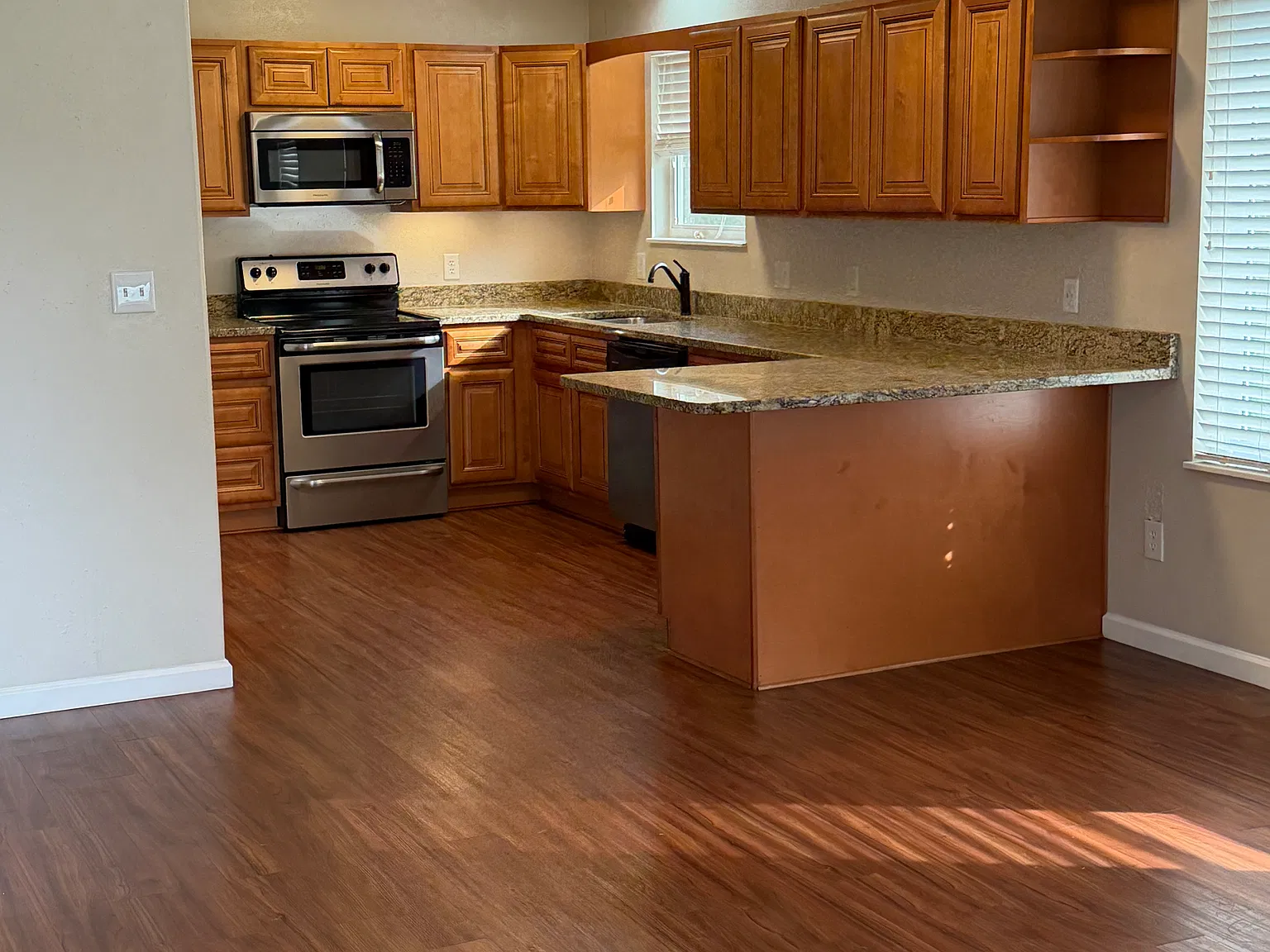 1431 Shannon Cir — Photo 2