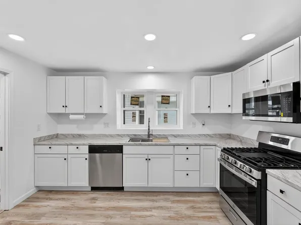 6616 20TH Avenue, Kenosha, WI 53143