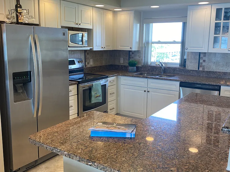 4750 Cove Cir #302 — Photo 16