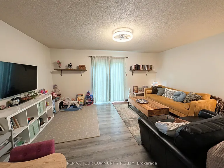 507 Pineview Gdns — Photo 10