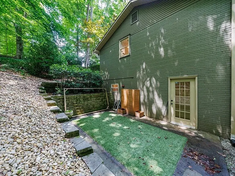 102 Vanessa Dr SE — Photo 8