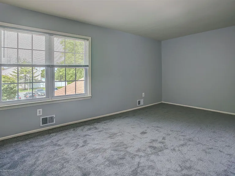 40 Staghorn Dr — Photo 16