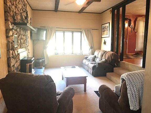 Living Room with fireplace