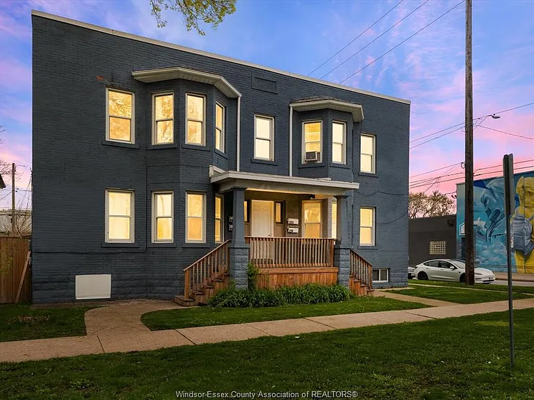 890 Howard Ave — Photo 1
