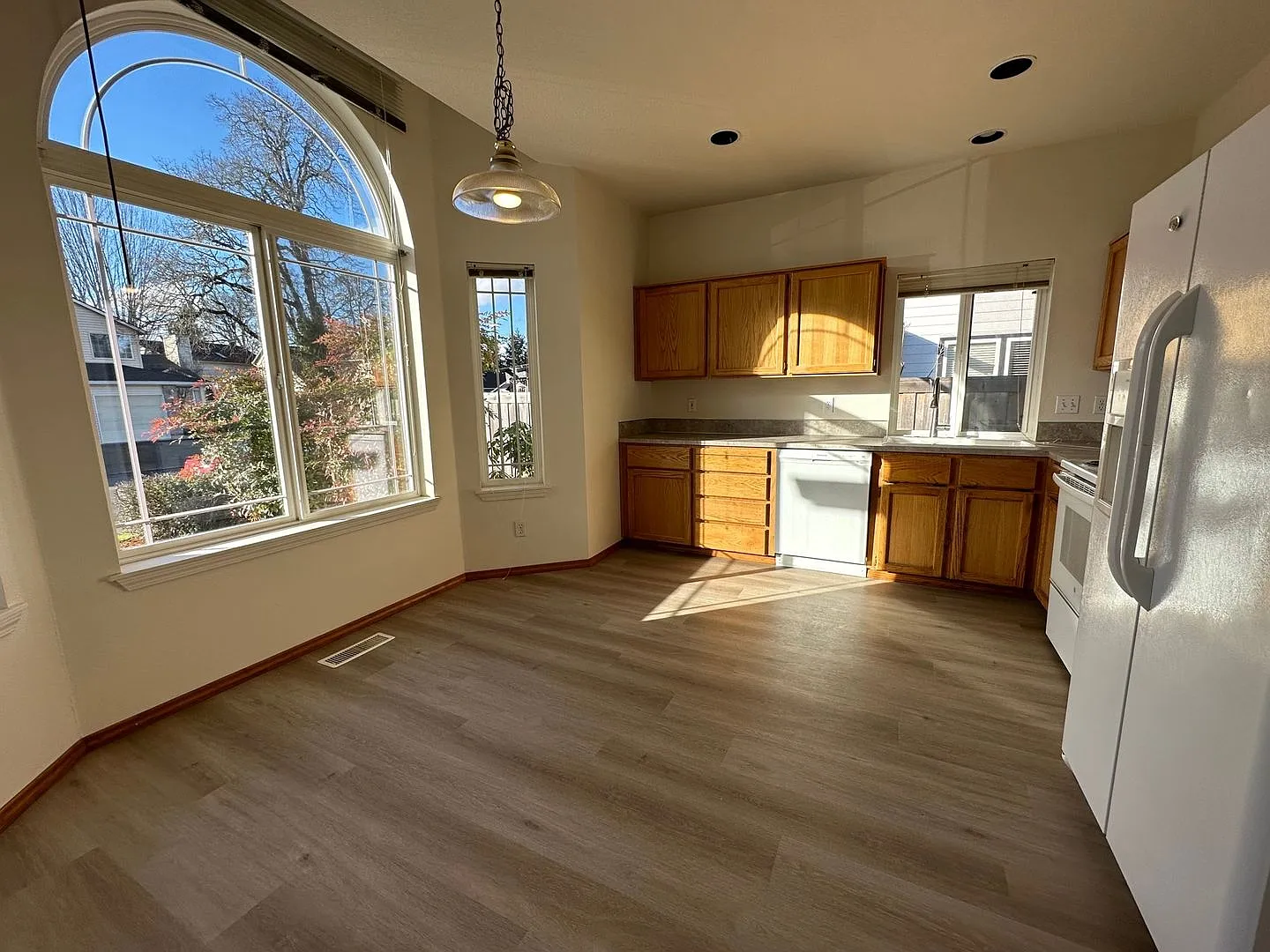 1482 SW 204th Avenue ~ Great single-level Home! — Photo 2