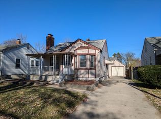 19147 Kenosha St, Harper Woods, MI 48225