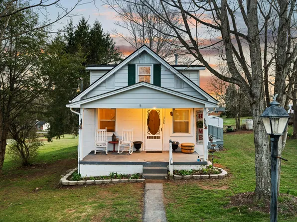 366 Montvue Dr, Lewisburg, WV 24901