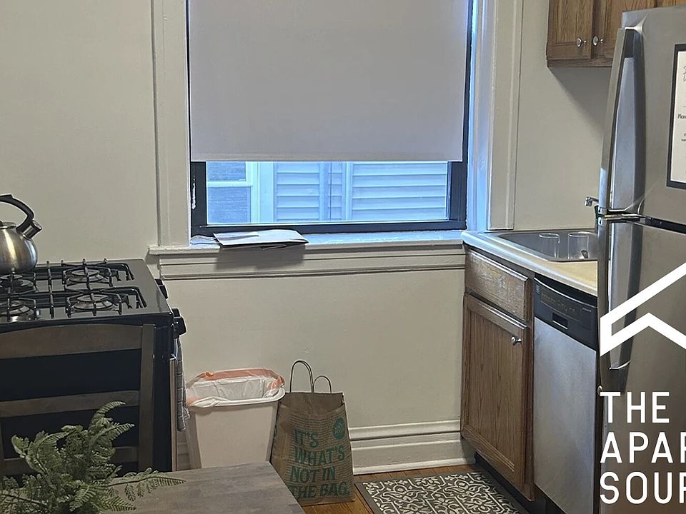 1st image of 1913 W Larchmont Ave APT 3A