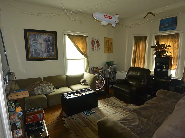 34 Linden St — Photo 3