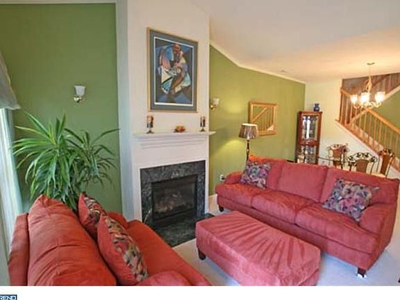 3rd image of 452 Sweetman Dr