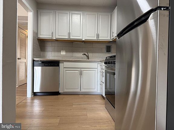 3rd image of 2630 Fort Farnsworth Rd #148