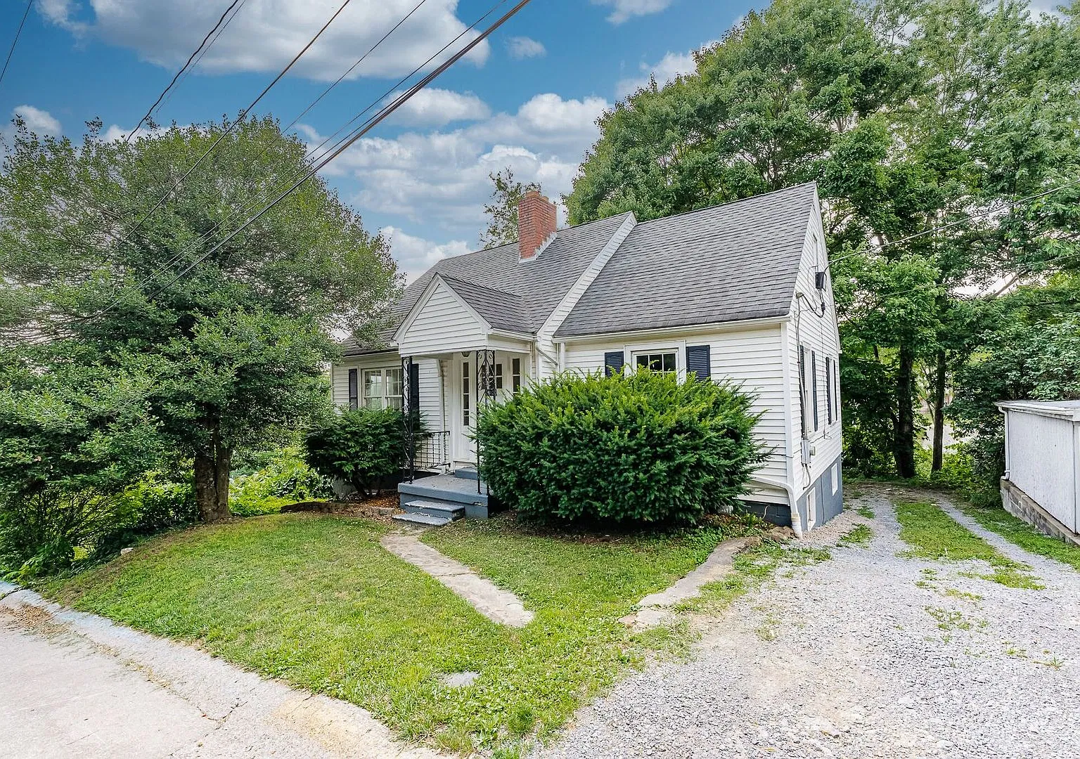 913 Garrison Avenue — Photo 1