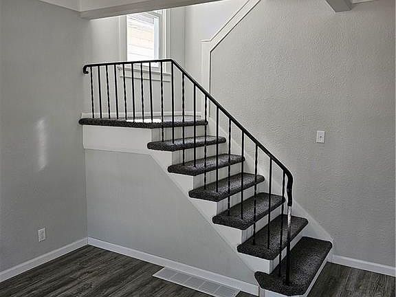 4th image of 252 Valleywood Dr