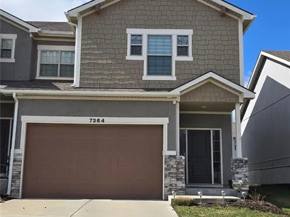7364 Aaron St #26-D, Parkville, MO 64152