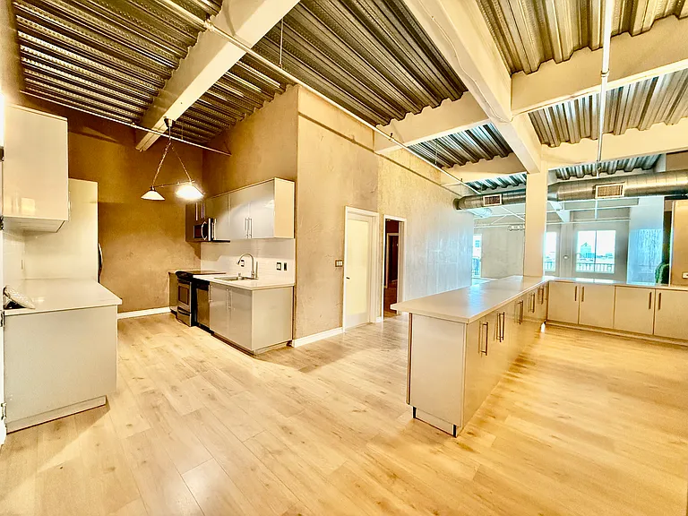 312 W 5th St #1205 — Photo 1