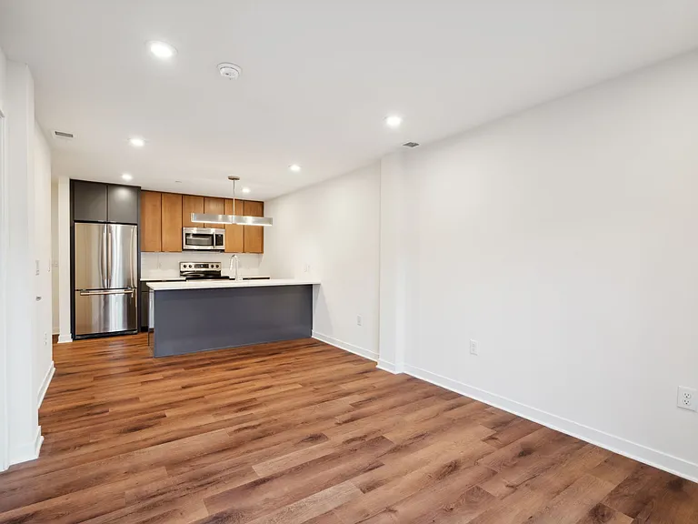 Graduate Pointe — Photo 93