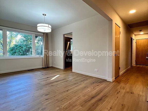 3rd image of 1409 W 53rd Pl