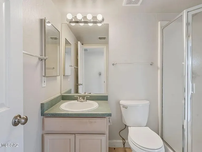 2862 N Tyndall Ave #2 — Photo 15