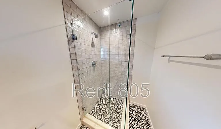 45 N Laurel St — Photo 12