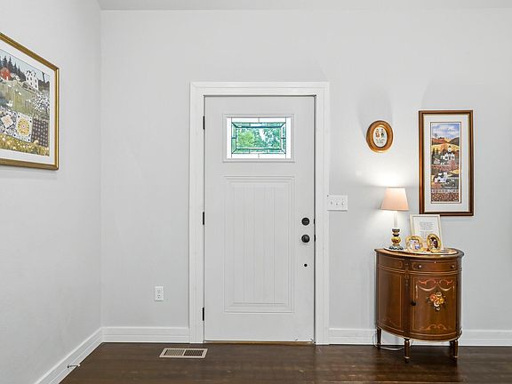 5th image of 368 Regal Heights Lane