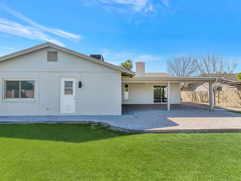 2116 E Laguna Dr — Photo 19