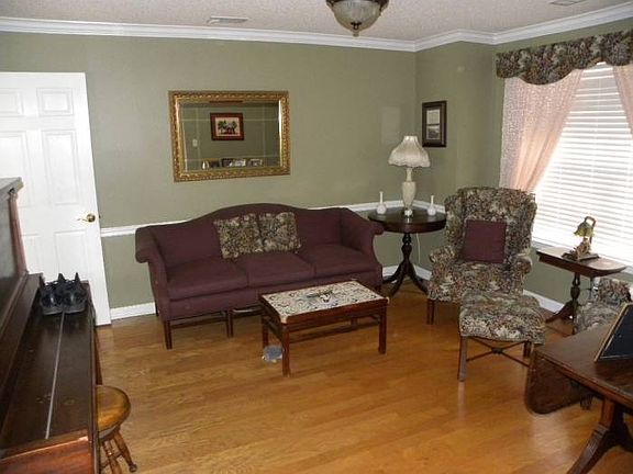 Den/Sitting Room