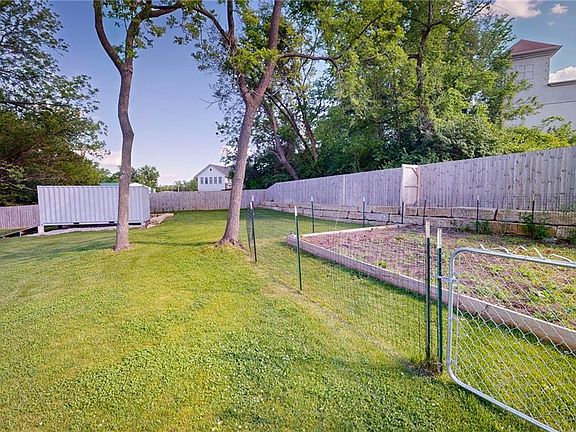 5th image of 18201 E 11th Terrace Ct N