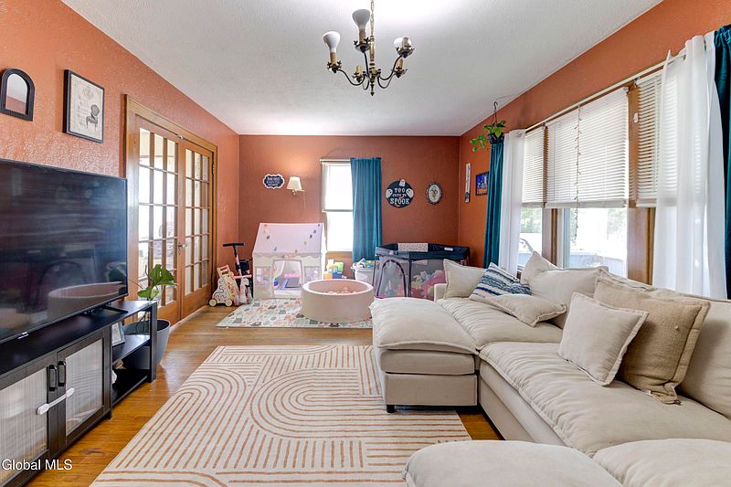 5th image of 53 Oakland Avenue
