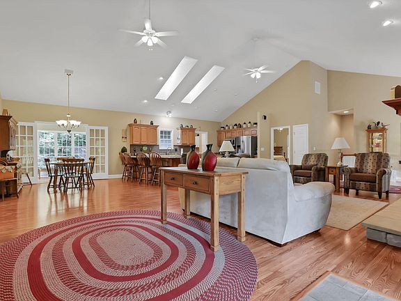 5th image of 8970 Loches Rd