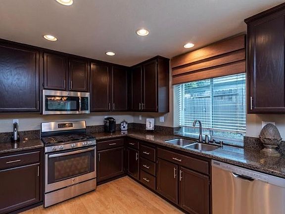 2nd image of 350 Hansen Cir