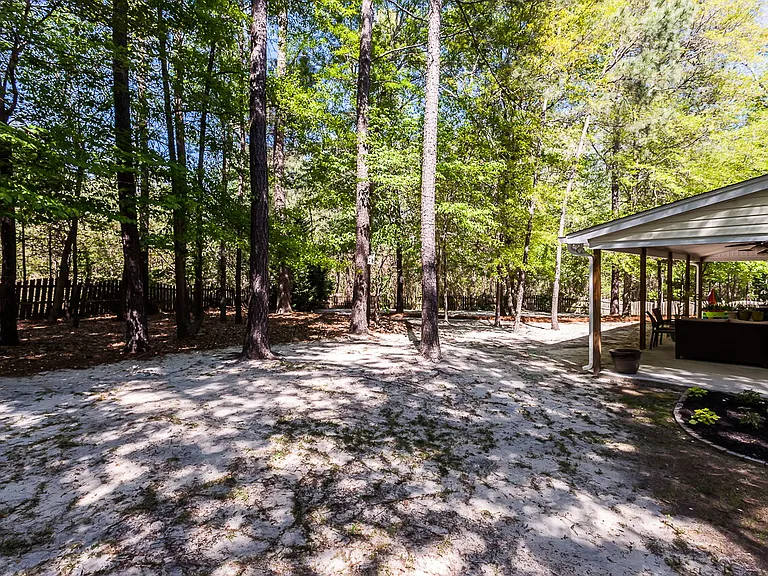 202 Castlebury Dr — Photo 6