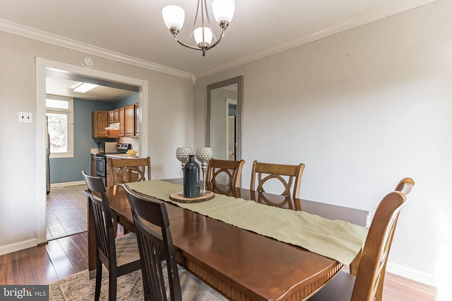 3 bed, 1.5 bath, 1200 sqft, $2,250 — Photo 4