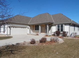 3852 E Hazelbranch Ln, Oak Creek, WI 53154