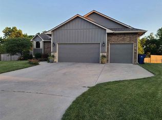 2615 N Woodridge Ct, Wichita, KS 67226