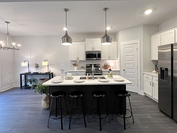 3rd image of 206 Strongpoint Dr Lot 581