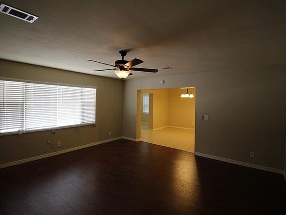 5th image of 1700 Oak St